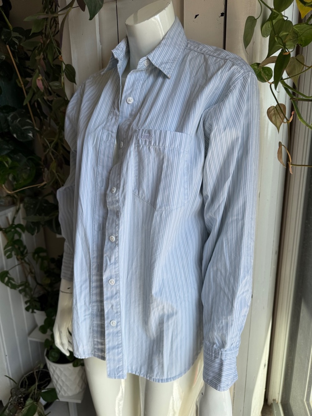 Levi's Light Blue & White Striped Men's Dress Shirt NWOT small 🕰️